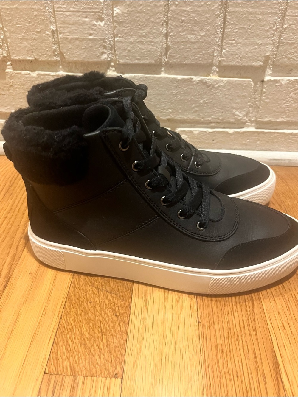 UGG Womens Cakewalk High Top Sneaker